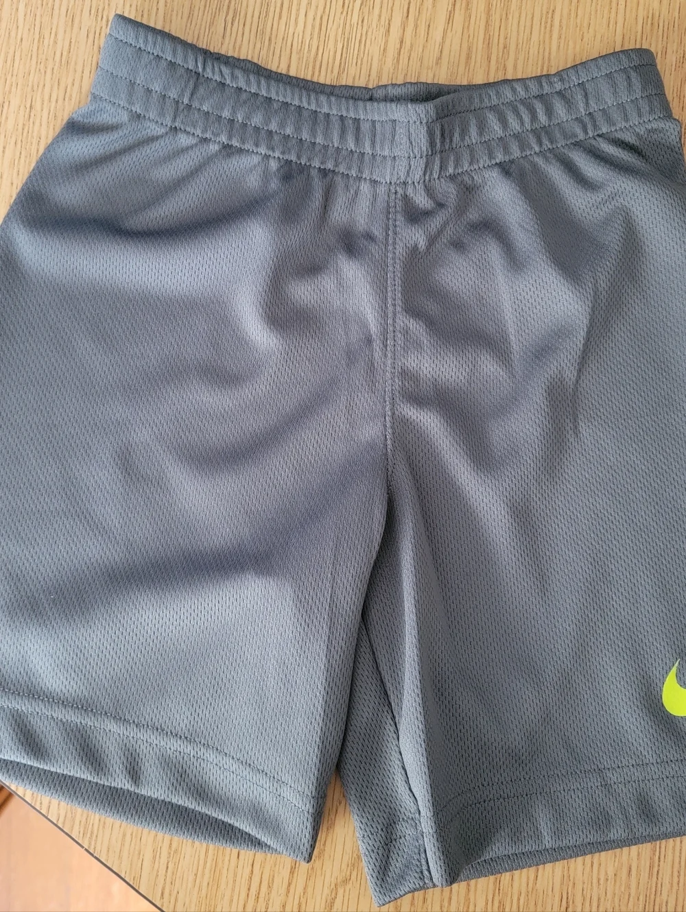 Nike gray and white 'all action' t-shirt and short set 4T - Picture 4 of 9